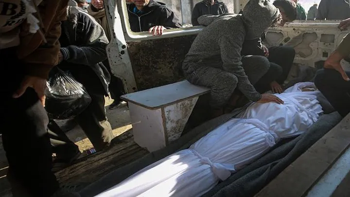 استشهاد مسنّة وإصابات بينها طفل بجروح خطيرة برصاص الاحتلال في قطاع غزة